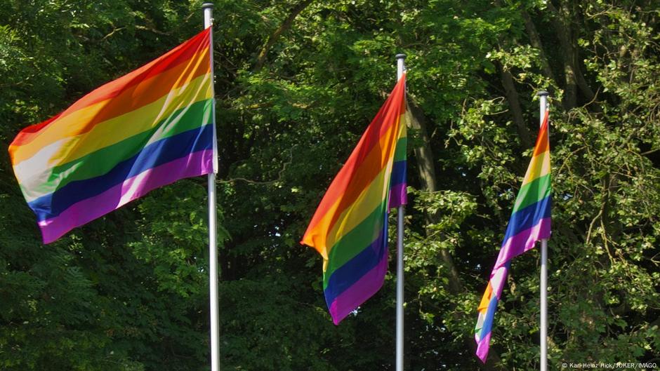 Zastave duginih boja simbol su LGBTQ+ zajednice širom sveta