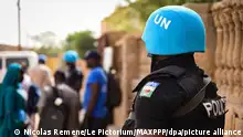 ©Nicolas Remene / Le Pictorium/MAXPPP - Tombouctou 24/06/2022 Des membres des forces de Police des Nations Unies (UNPOL) au Mali operant au sein de la MINUSMA securisent une delegation lors d'une mission de travail dans le centre ville de Tombouctou, le 27 juin 2022.