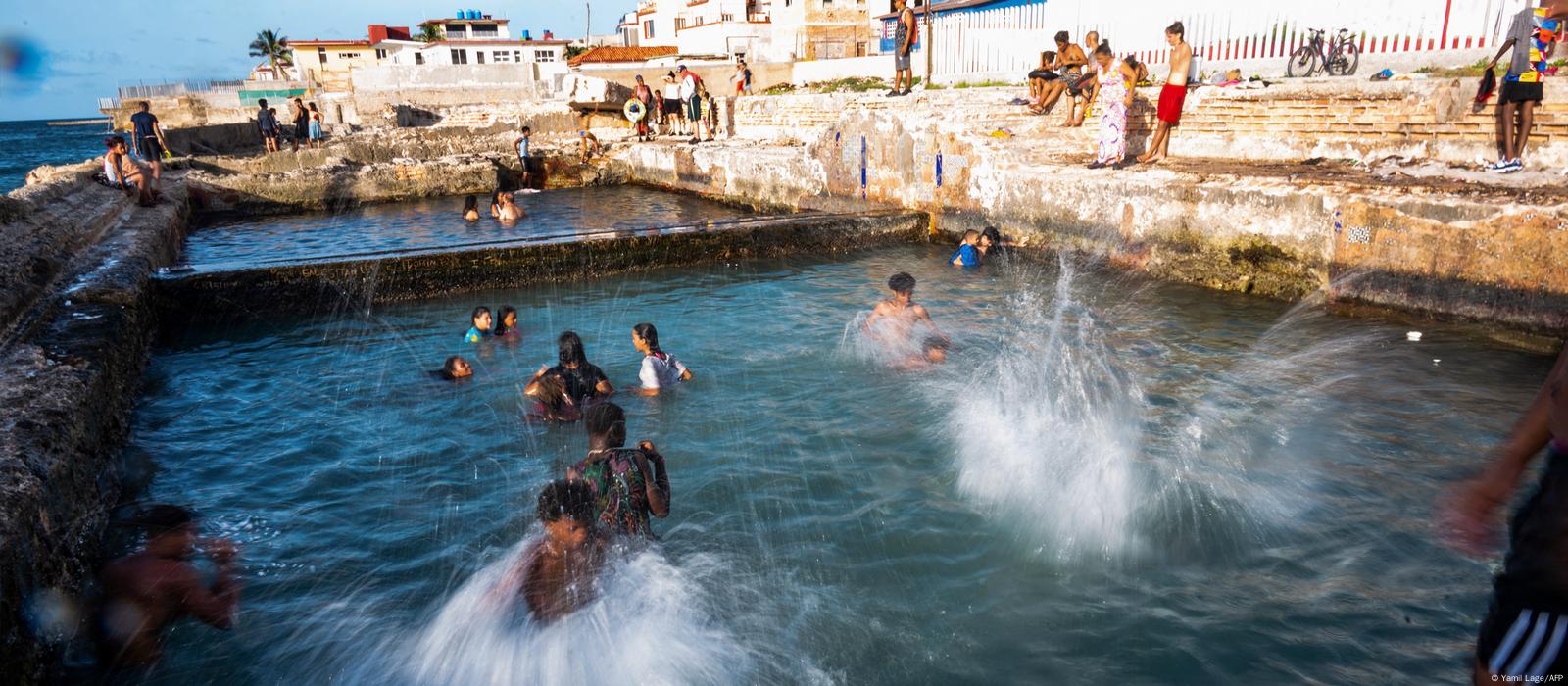 Die heute verlassenen und mit Meerwasser gefüllten Pools wurden in der ersten Hälfte des 20. Jahrhunderts von reichen kubanischen Familien gebaut. | Bildquelle: DW © Yamil LAGE | Bilder sind in der Regel urheberrechtlich geschützt