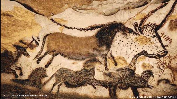 Zeichnungen von Pferden aus der Steinzeit in den berühmten Höhlen von Lascaux.