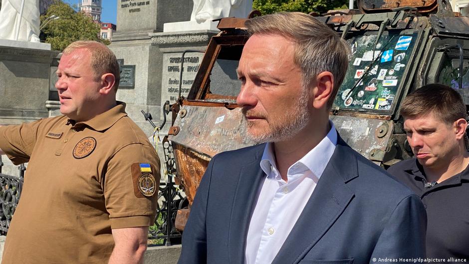 Ukraine updates: Kyiv 'must not lose this war,' says Lindner