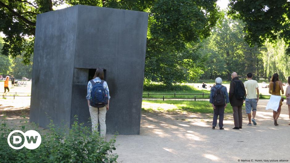 Deutsche Polizei ermittelt wegen homophoben Angriffs auf Berliner Denkmal – DW – 15.08.2023