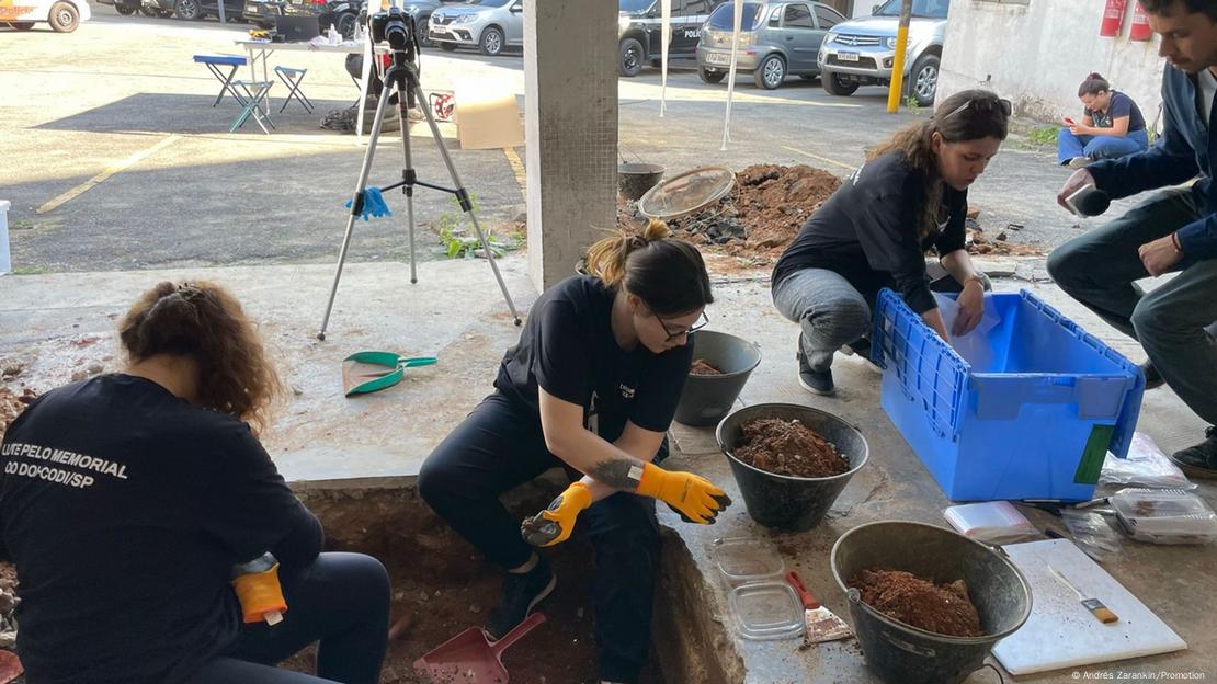 Pesquisadores trabalham em escavação no endereço do antigo DOI-Codi em São Paulo Pesquisadores trabalham em escavação no endereço do antigo DOI-Codi em São Paulo