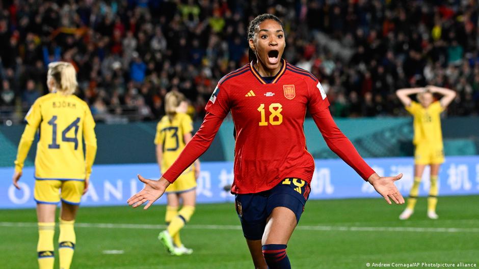 World Cup: Teenage superstar Paralluelo leads Spain to final – DW – 08/15/2023 - Vimarsana News
