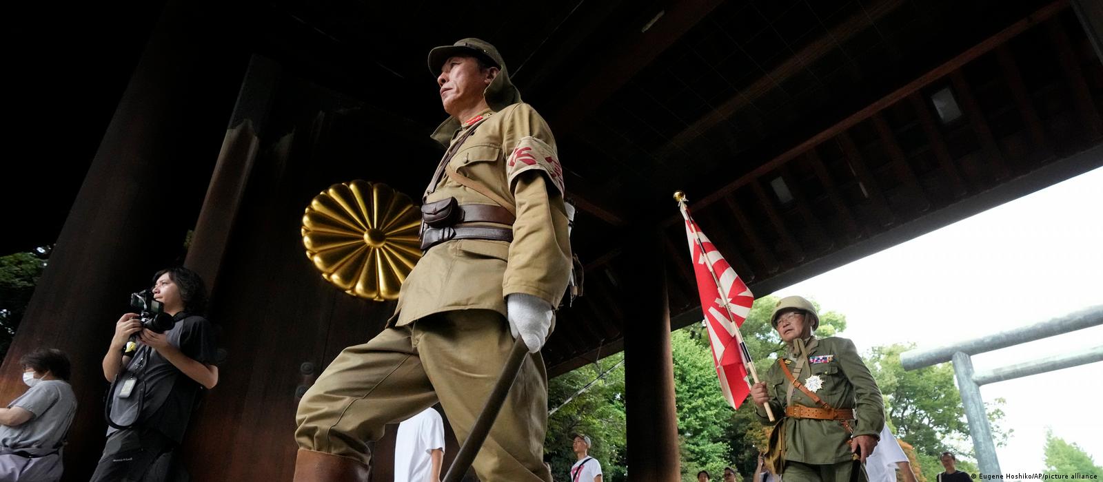 日本多名内阁成员战败日参拜靖国神社
