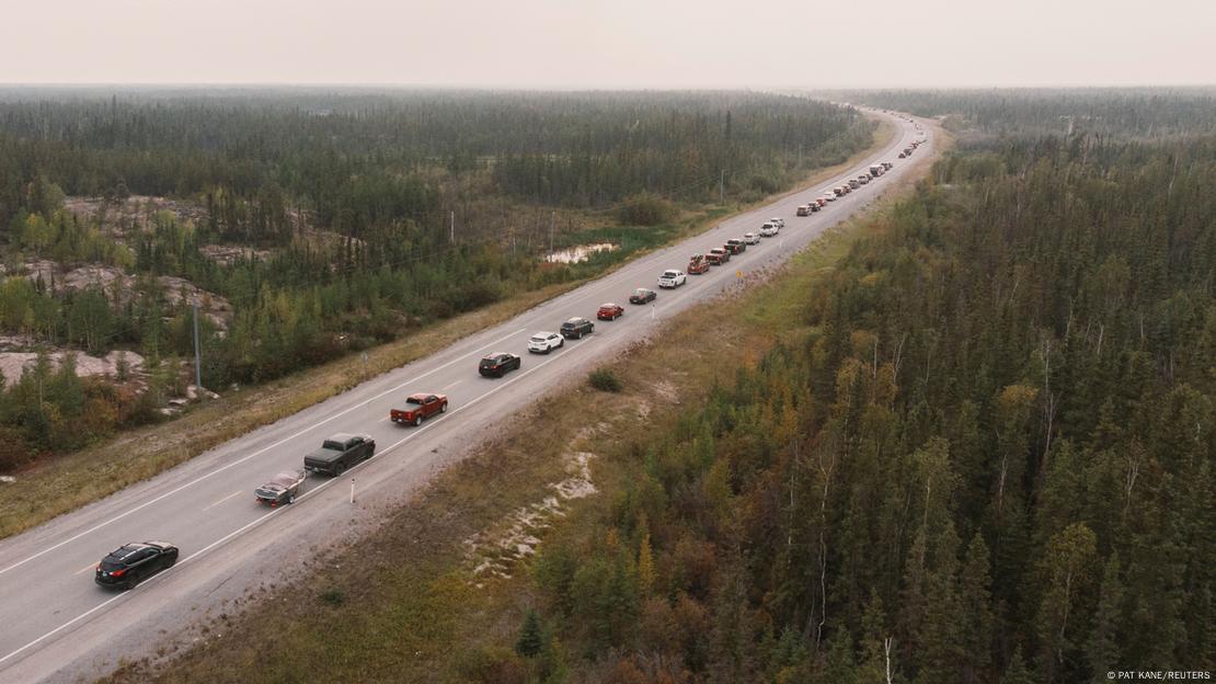 Flucht aus Yellowknife in schier endlosen Autokolonnen