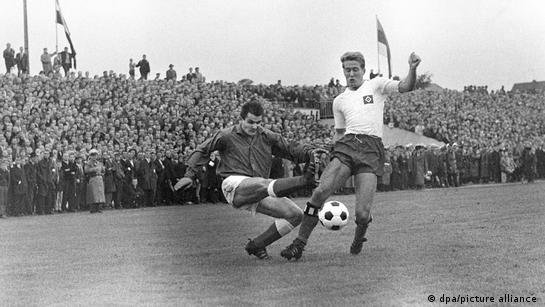 Seit Wann Gibt Es Fussball Wie vor 60 Jahren die Fußball-Bundesliga gegründet wurde – DW – 23.08.2023