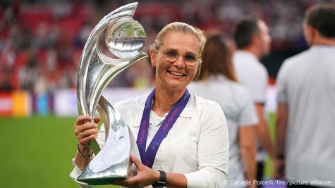 World Cup: Wiegman remains key as female coaches stall – DW – 08