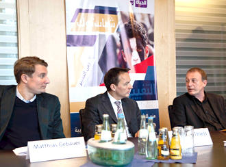 Expertengespräch: Matthias Gebauer, Moderator Christian Thiels (SWR) und Michael Tecklenburg (v.l.)