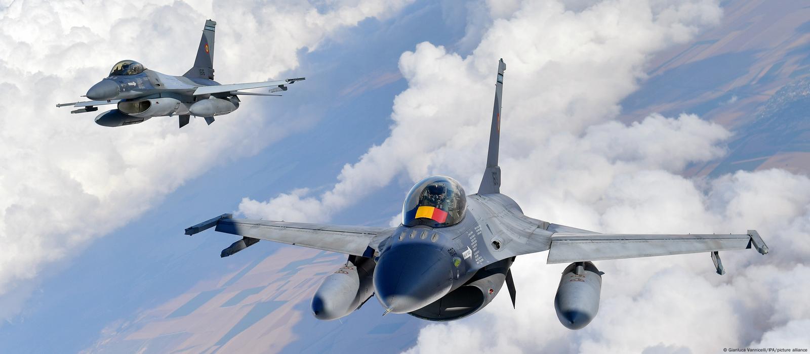 General Dynamics F-16 Fighting Falcon  