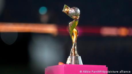 Wer richtet die Fußball-Weltmeisterschaft der Frauen 2027 aus?