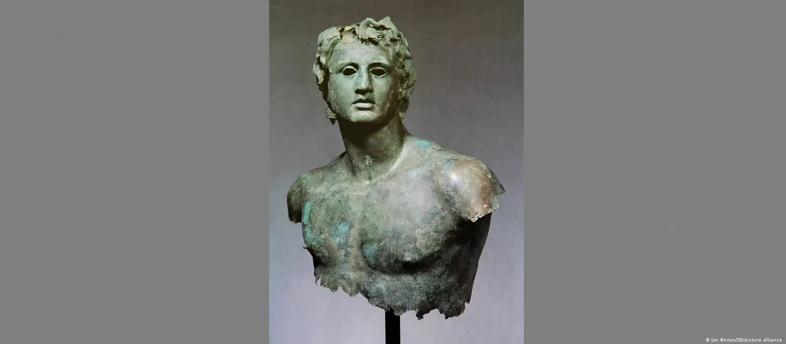 Possess the Greatness of Alexander: Replica of the Bust,Uffizi Gallery