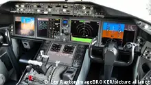 14.05.2015
Cockpit, Dreamliner Boeing B 787-900, All Nippon Airways, Flughafen München Franz Josef Strauß, Erding, München, Oberbayern, Bayern, Deutschland, Europa