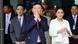 Mantan Perdana Menteri Thailand Thaksin Shinawatra (tengah) di Bandara Don Mueang, Bangkok, 22 Agustus 2023 Mantan Perdana Menteri Thailand Thaksin Shinawatra (tengah) di Bandara Don Mueang, Bangkok, 22 Agustus 2023