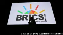 23.08.2023
DIESES FOTO WIRD VON DER RUSSISCHEN STAATSAGENTUR TASS ZUR VERFÜGUNG GESTELLT. [SOUTH AFRICA, JOHANNESBURG - AUGUST 23, 2023: Logo is seen during the 15th BRICS summit. Sergei Bobylev/TASS]