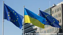 2023, Brussels - EC/Berlaymont, Europäische- und Ukrainische Flagge in Brüssel