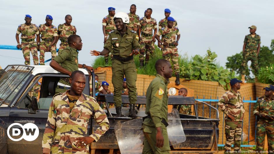 Hội đồng quân sự ở Niger cho đặc phái viên Pháp 48 giờ để rời đi – DW – 26/08/2023