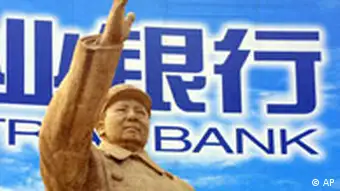 ** TO GO WITH THE STORY SLUGGED CHINA THE GREAT PARADOX ** A statue of communist founder Mao Zedong stands in front of a bank billboard in Zhengzhou in central China, Oct. 17, 2002. As it convenes a congress that is expected to install a new generation of leaders, the ruling Communist Party is trying to transform itself in order to stay relevant amid economic and social reforms that it unleashed. (AP Photo/Greg Baker)