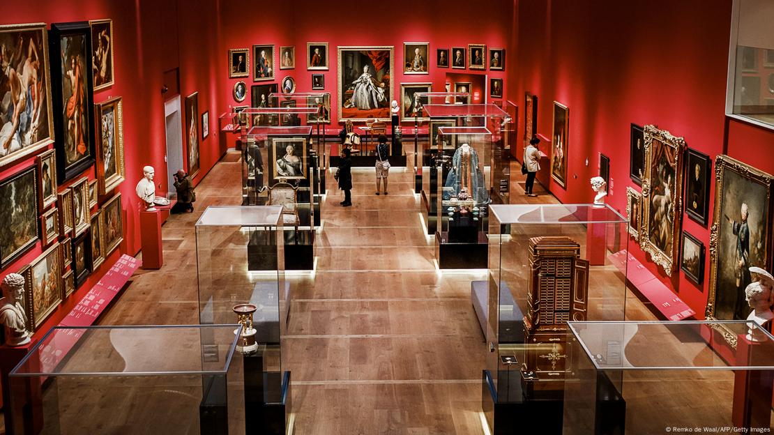 La gente visita la exposición «Catalina la Grande» durante un avance de prensa en el Museo Hermitage de Ámsterdam, el 17 de junio de 2016. 