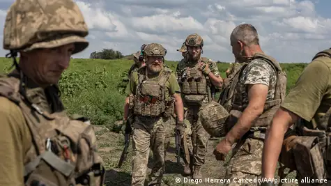 Украинские военные тренируются недалеко от фронта 