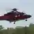 Un helicóptero de rescate despega en Darwin, Australia.