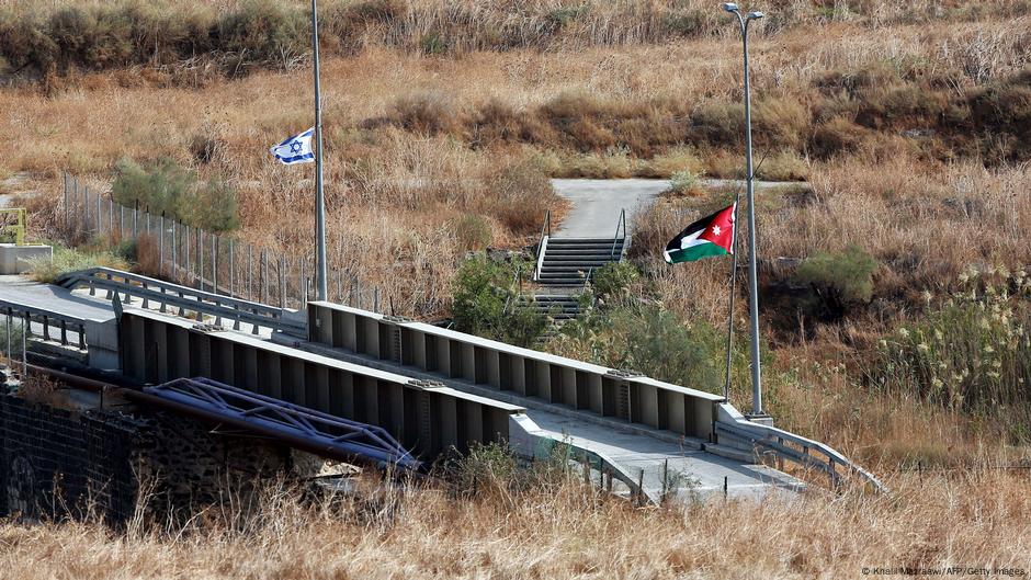 قتيلان في إطلاق نار عند "جسر الملك حسين" بين الضفة والأردن