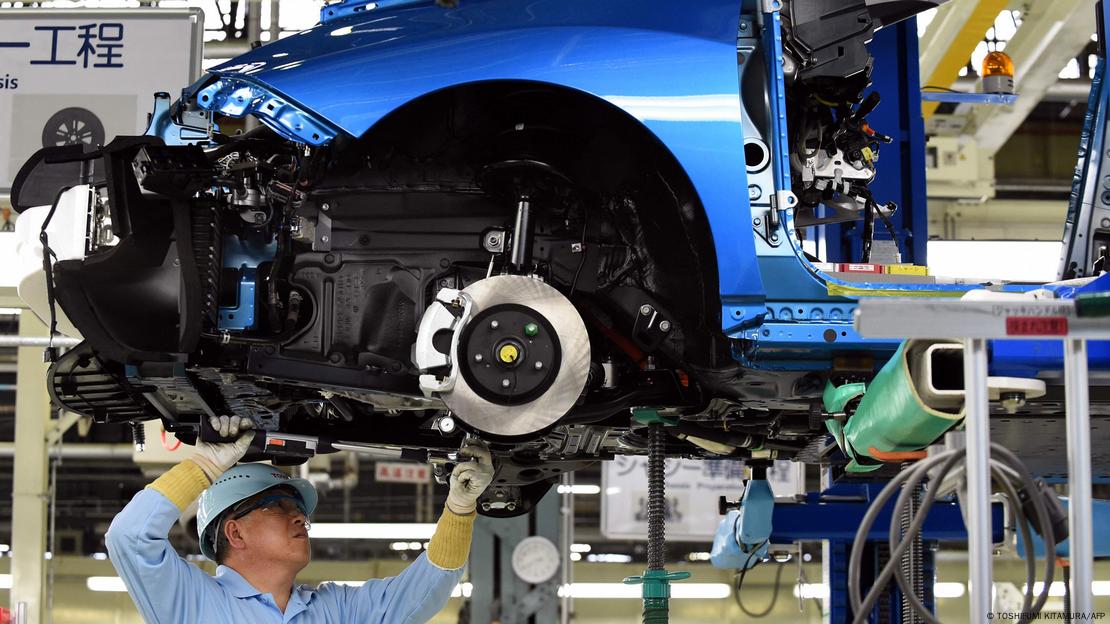 Montagem de veículo em fábrica da Toyota no Japão Montagem de veículo em fábrica da Toyota no Japão