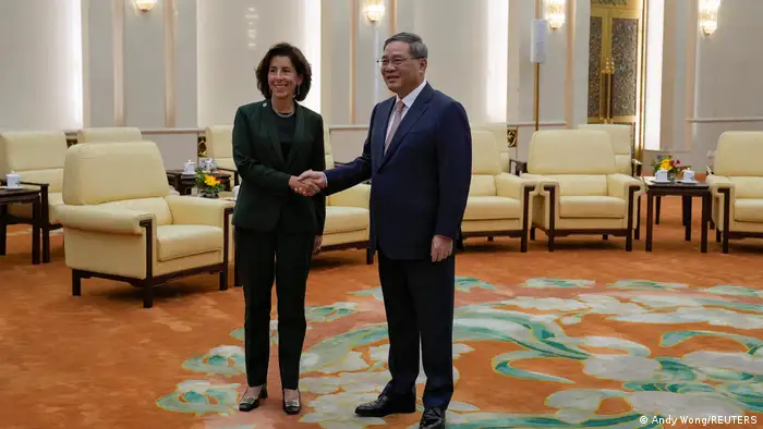 8月29日，中国总理李强会晤了来访的美国商业部长雷蒙多。