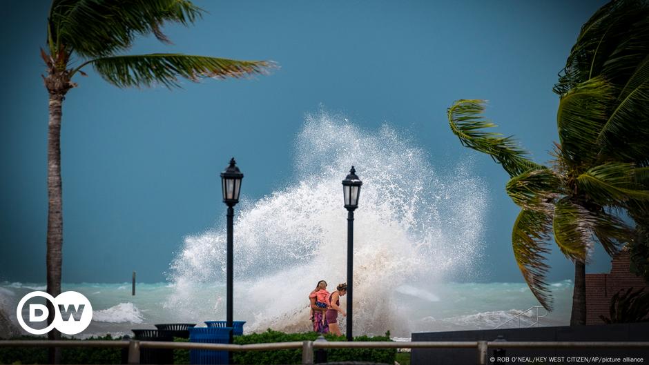 Hurricane Idalia Tears Through Cuba Before Reaching Florida – DW – 08 ...