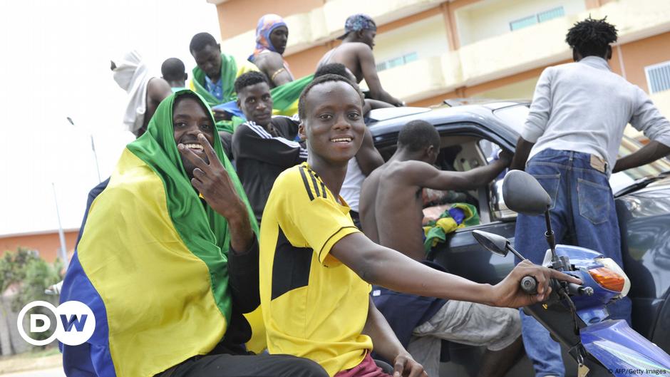 Un an après le coup d'Etat, les Gabonais font le point