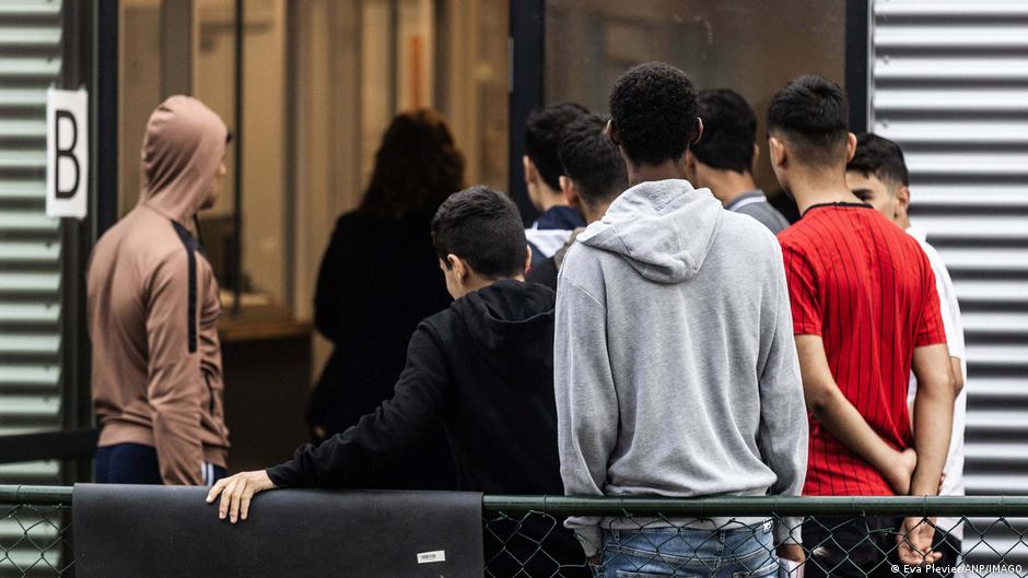 Belgium halts shelter for single men seeking asylum – DW – 08/30/2023 - Vimarsana News