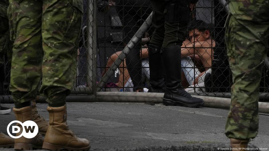 Ecuador prisoners hold 57 guards, police hostage – DW – 09/01/2023