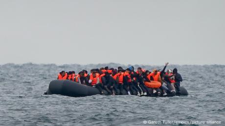 Βρετανία - ΕΕ δίνουν τα χέρια για τη μετανάστευση