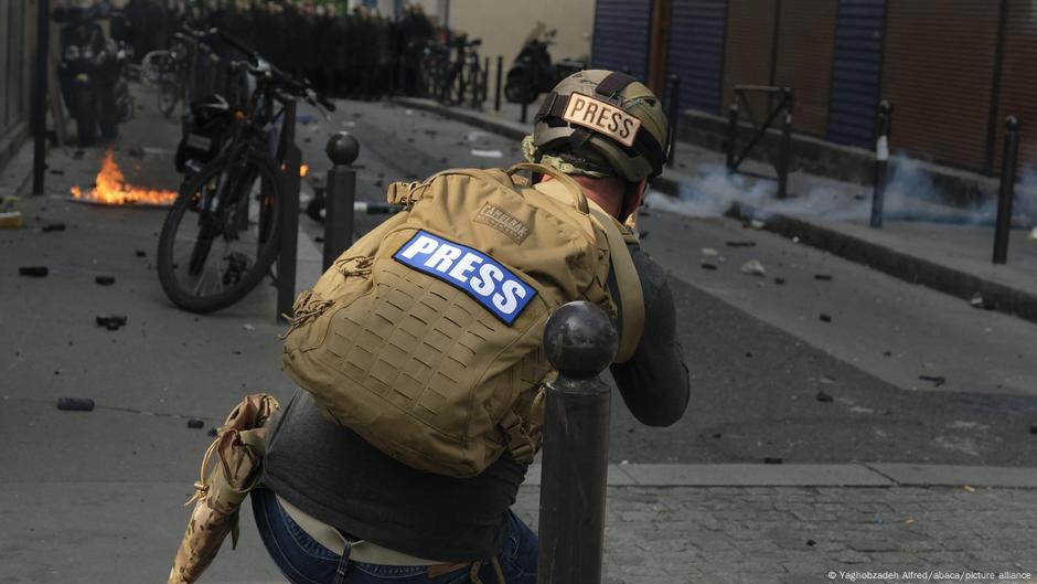 Global Press Freedom at 'all-time low' in 2025, RSF says – DW – 05/02/2025