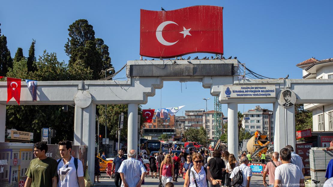 Ο πληθωρισμός τρώει το εισόδημα των Τούρκων