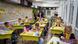 Crianças em uma sala de aula na Ucrânia improvisada dentro de uma estação de metrô Crianças em uma sala de aula na Ucrânia improvisada dentro de uma estação de metrô