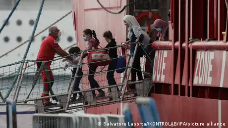 Italien | Rettungsschiff SOS Mediterranee Ocean Viking