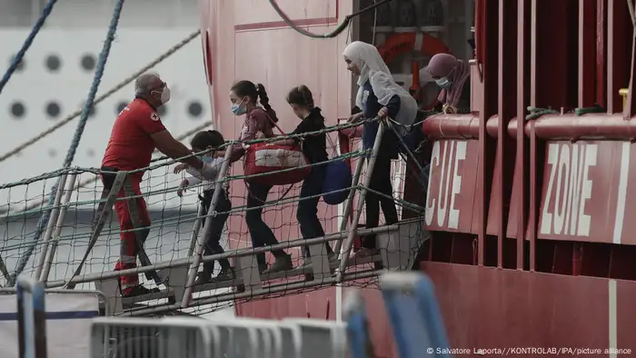 Italien | Rettungsschiff SOS Mediterranee Ocean Viking