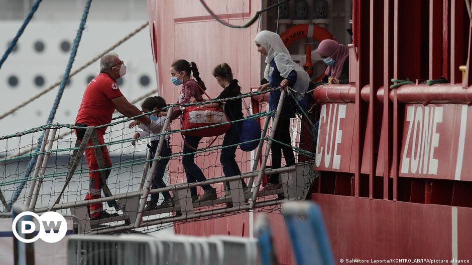 Photo of Deutschland stoppt Aufnahme von Migranten aus Italien – DW – 13.09.2023