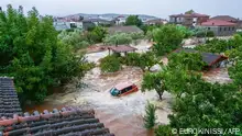 05/09/2023 TOPSHOT - This general view shows a car and houses in a flooded area in Volos on September 5, 2023. At least one person has died in eastern Greece after torrential rains hit the country, already ravaged for weeks by devastating wildfires, authorities said on Tuesday. (Photo by EUROKINISSI / AFP) / ----IMAGE RESTRICTED TO EDITORIAL USE - STRICTLY NO COMMERCIAL USE-----