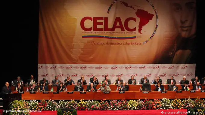 (111203) -- CARACAS, Dec. 3, 2011 () -- Image provided by Venezuelan Presidency shows heads of State and Government of 33 countries of Latin America and the Caribbean participating in the Latin American and Caribbean States (CELAC) Summit in Caracas, capital of Venezuela, on Dec. 2, 2011. (/Venezuelan Presidency) (py)