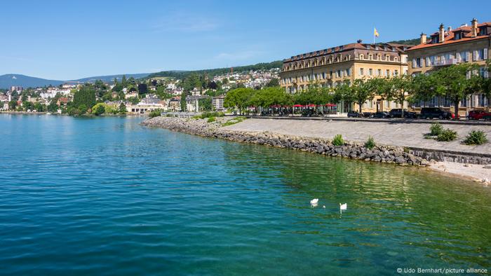 Canoa estava no lago Neuchâtel, no norte da Suíça, a 3,5 metros de profundidade