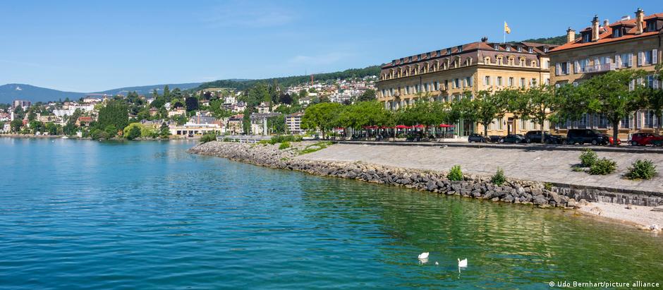 Canoa estava no lago Neuchâtel, no norte da Suíça, a 3,5 metros de profundidade