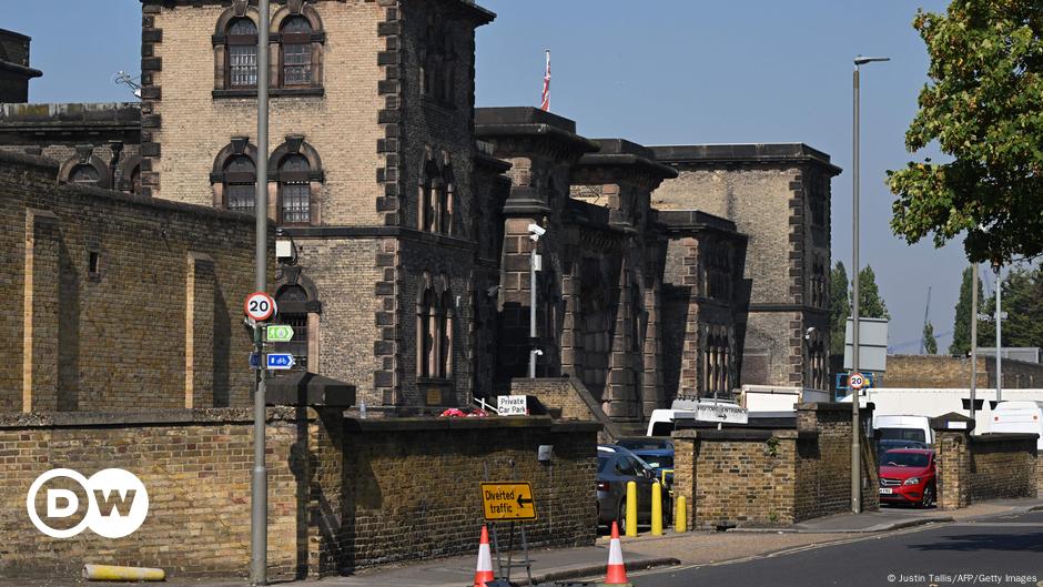 UK manhunt continues for terror suspect who escaped prison