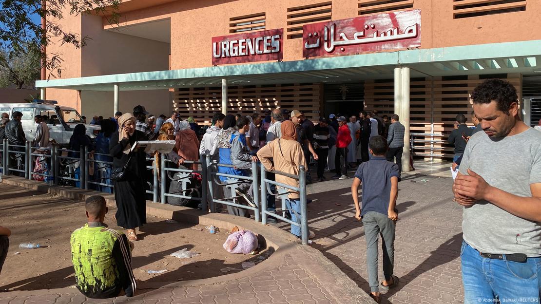 Foto de personas que esperan noticias en un hospital de Marruecos. Foto de personas que esperan noticias en un hospital de Marruecos.