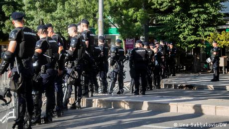 Gewalt gegen LGBTQ+-Menschen ist in Serbien nichts Neues: Polizei bei der Belgrad Pride-Parade im September 2023