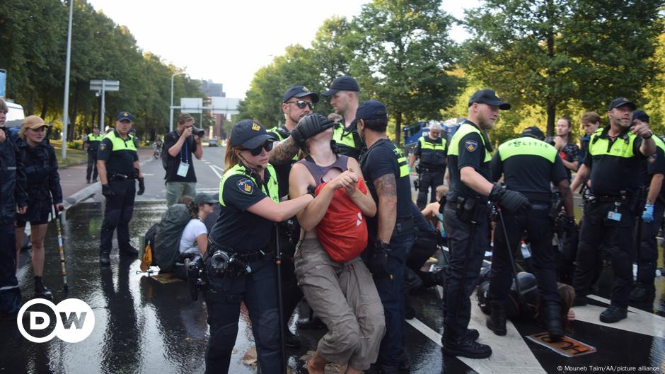 Netherlands police detain thousands of climate protesters