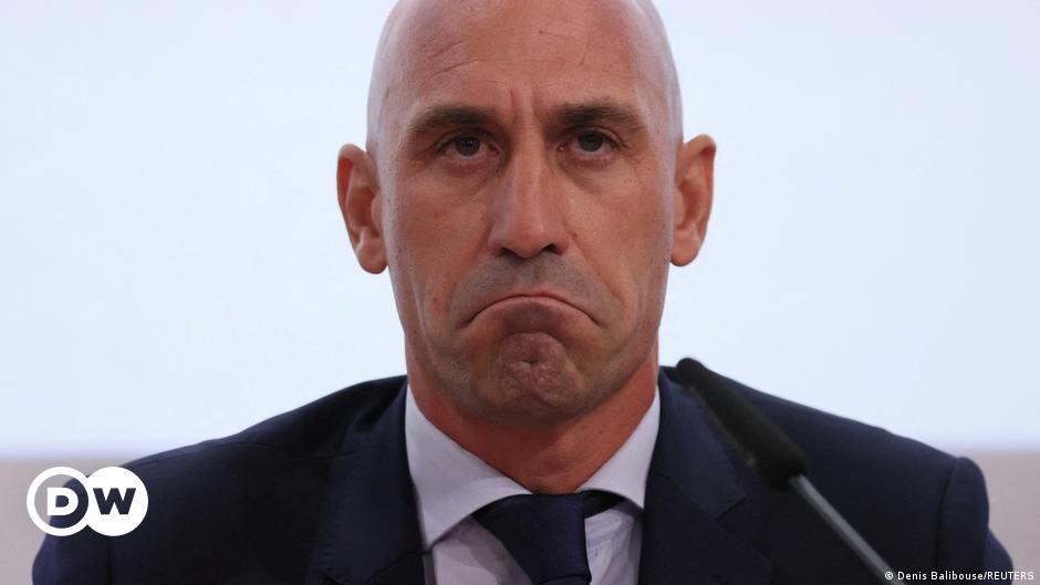 Spain: Rubiales resigns after World Cup kiss