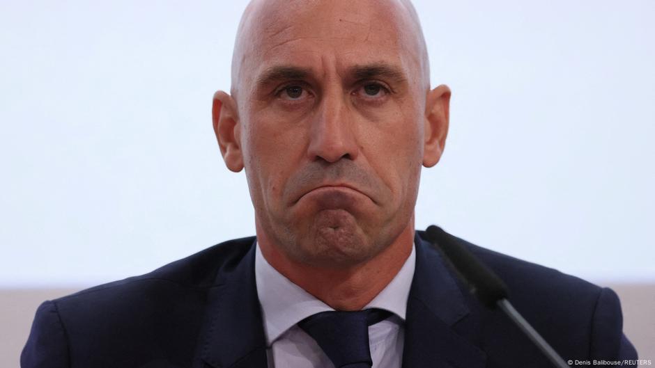 Spain: Rubiales resigns after World Cup kiss