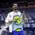 Đoković sa trofejom US Opena i majicom sa likom Kobija Brajanta